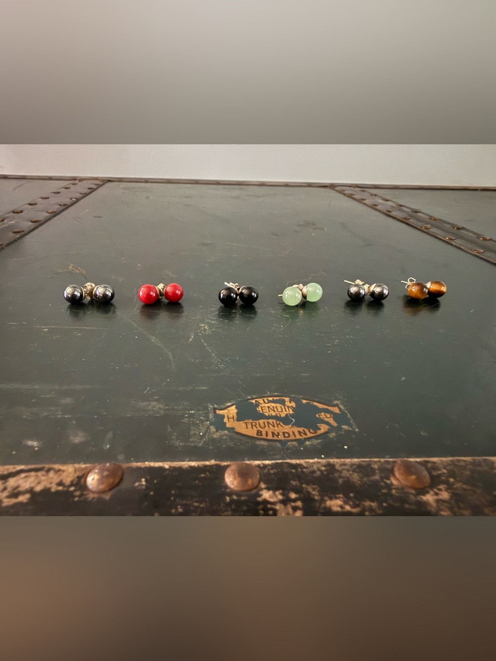 VTG CLASSIC STUD EARRINGS
